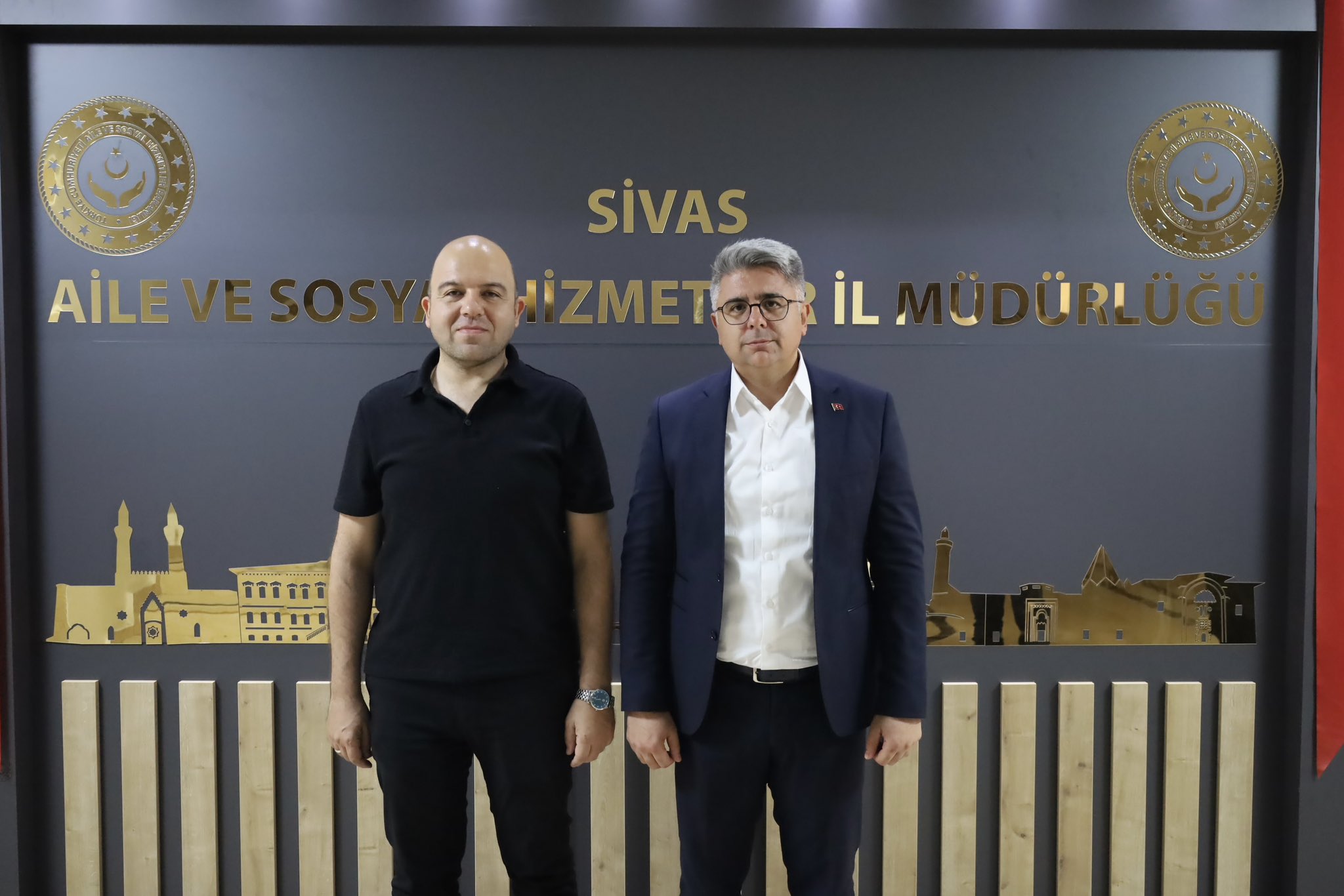 Erzincan Aile ve Sosyal Hizmetler İl Müdürü Abdulhalim Ünalan İl Müdürümüz Özgür Kırmızıtaş’ı ziyaret etti 