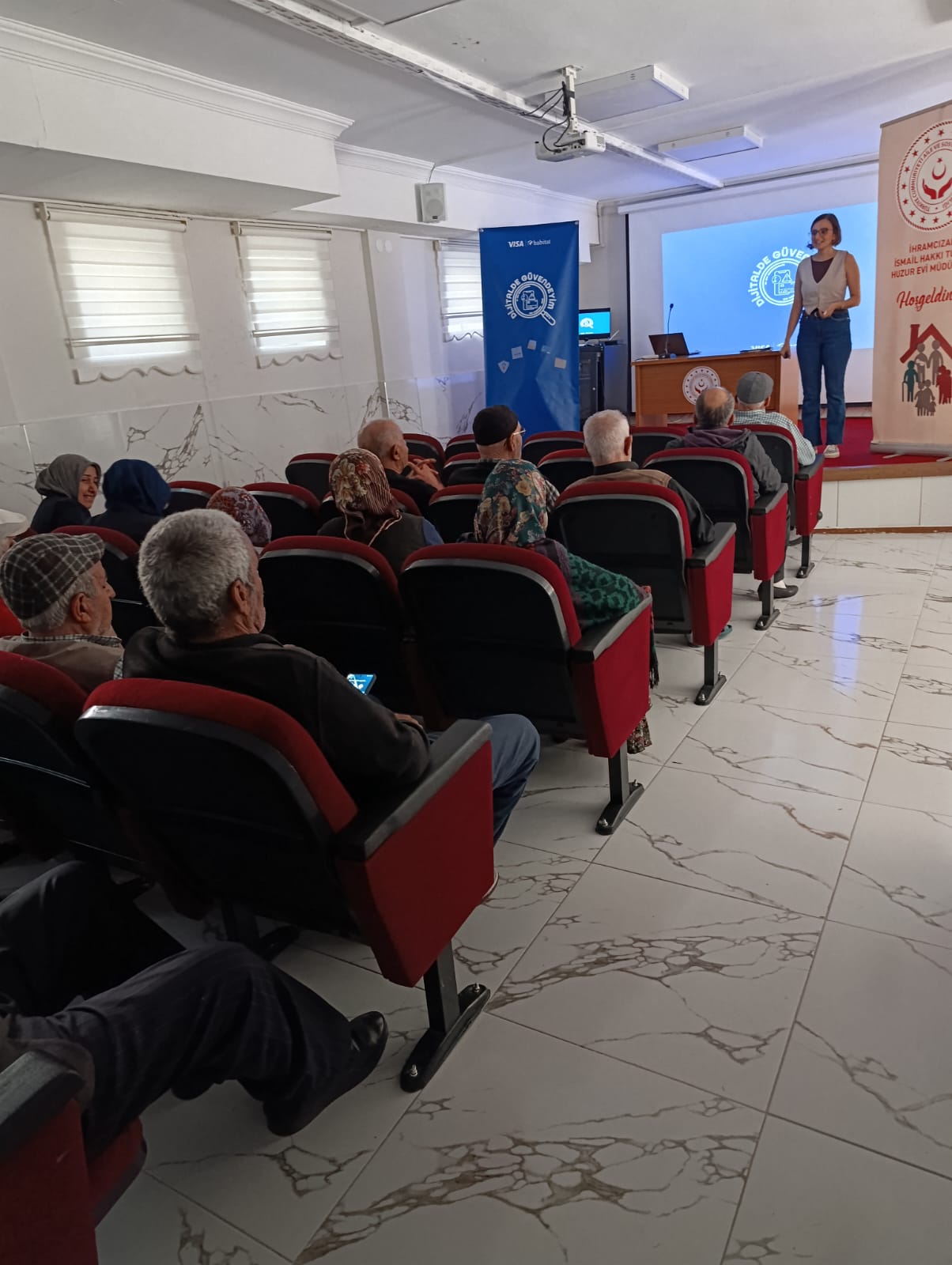 İhramcızade İsmail Hakkı Toprak Huzurevimizde Dijital Dolandırıcılığa Karşı Farkındalık Eğitimi Gerçekleştirildi