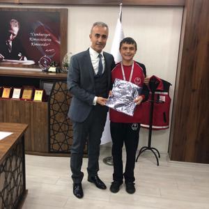 İl Müdürümüz Sayın Fehmi ÇELİK, Masa Tenisi Şampiyonlarımızı kutladı. - fotoğraf 1