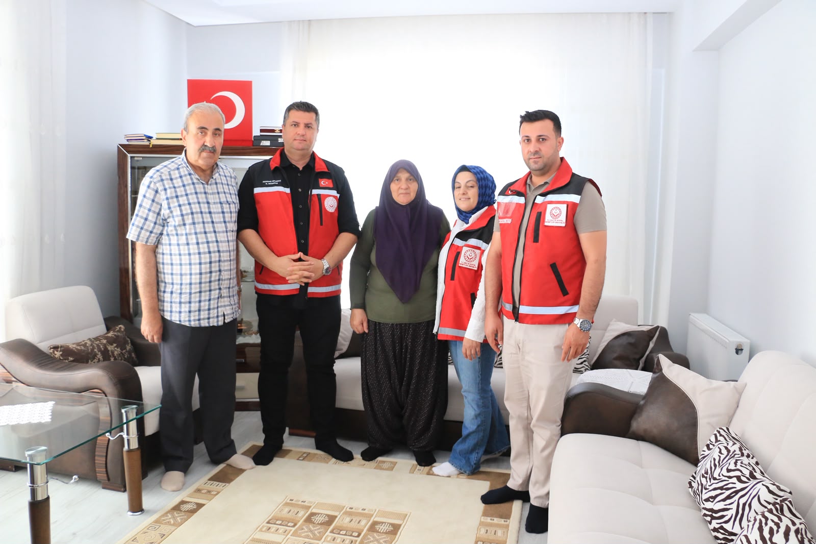 İL MÜDÜRÜMÜZ SAYIN SERDAR DEMİRCİ KAHRAMAN ŞEHİDİMİZ POLİS MEMURU CÜNEYİT BANKUR'UN KIYMETLİ AİLESİNİ ZİYARET ETTİ