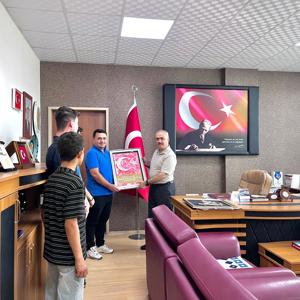 Devlet Himayesindeki Çocuklarımız İl Müdürümüz Sayın Bilal Erdoğan'a Sanatsal Çalışmalarını Takdim Ettiler. - fotoğraf 3