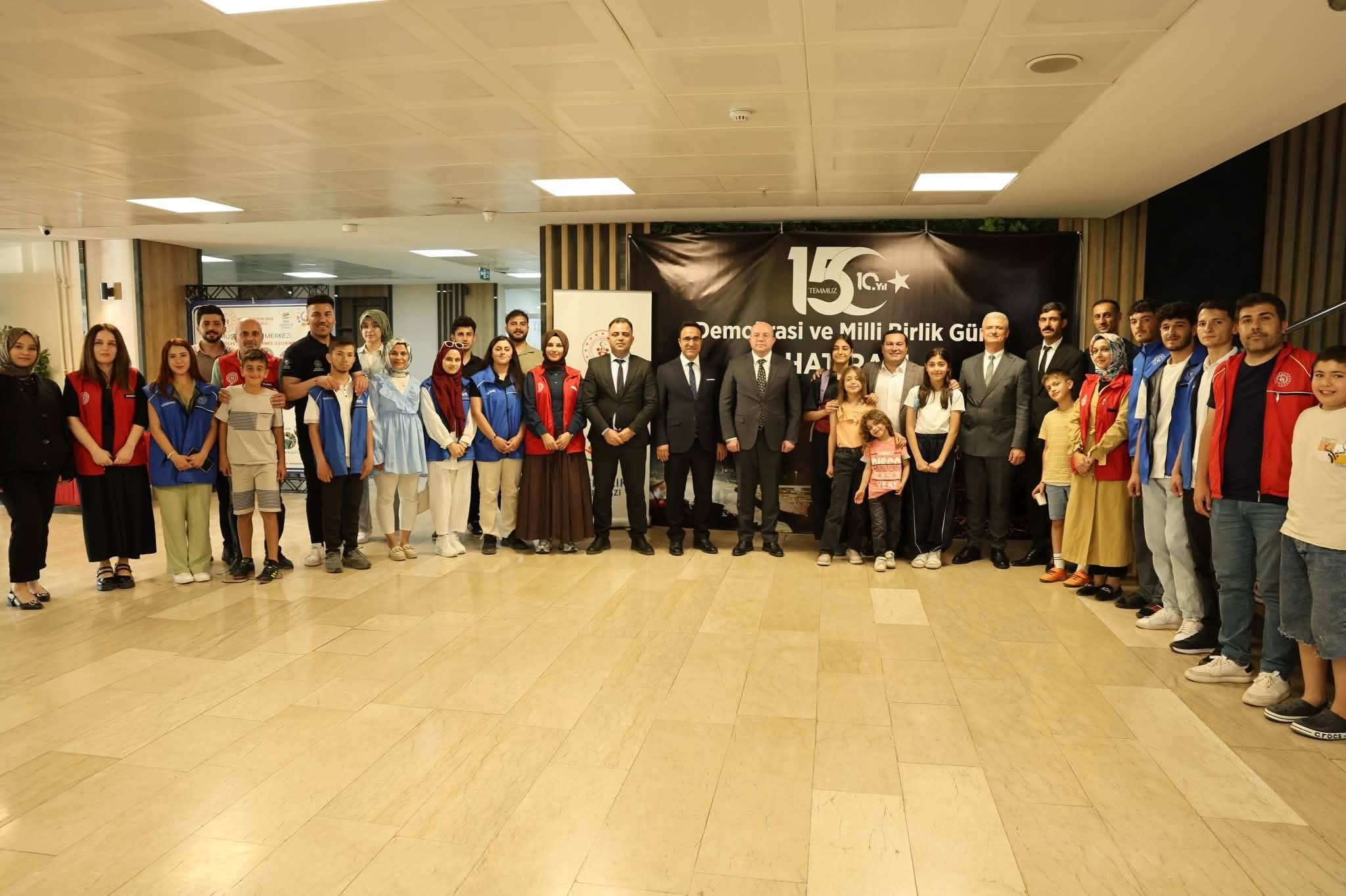 15 Temmuz Resim Sergisi Ziyaretçilere Açıldı