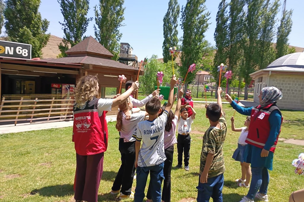 Çocuklar Güvende Ekipleri 9 Bin 842 Çocuğu Spora ve Sosyal Faaliyetlere Yönlendirdi