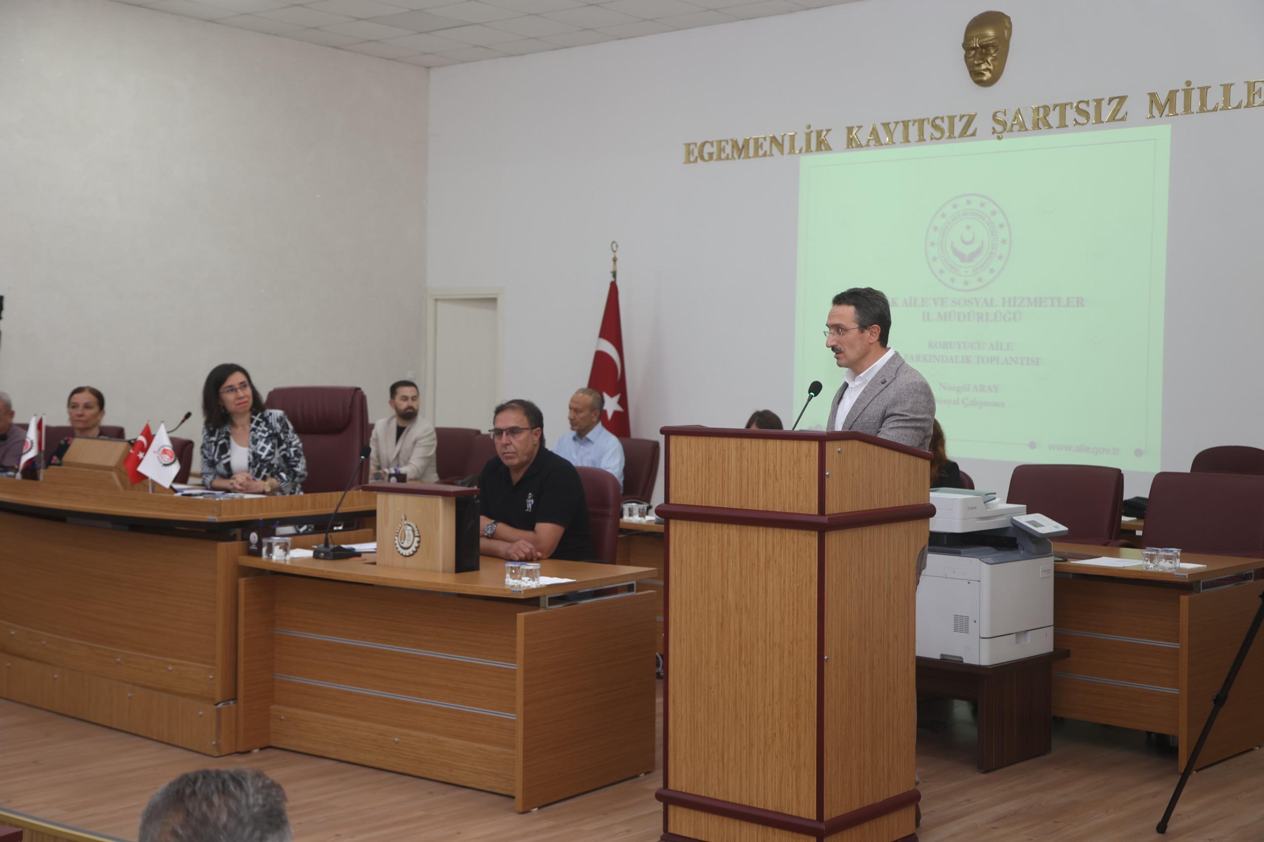 Uşak Belediye Meclisi’nde “Koruyucu Aile” Tanıtımı Yapıldı