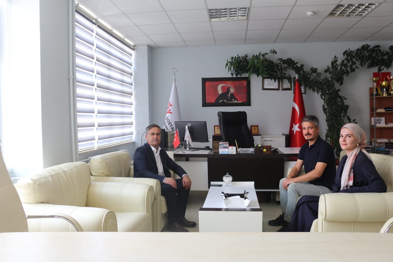 İl Müdürümüz Vefa Akdoğan, Tatvan Sosyal Hizmet Merkezi Müdürlüğümüzü ziyaret ederek yürütülen çalışmalar hakkında bilgi aldı