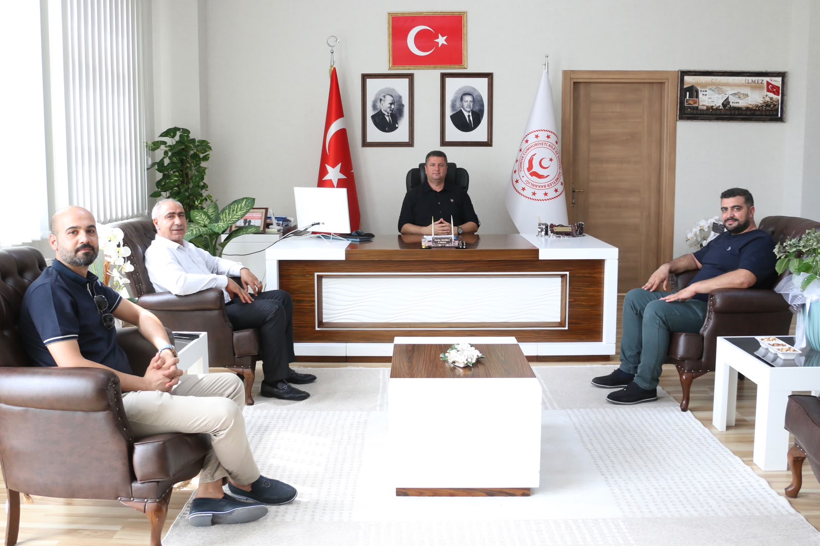 İL GENEL MECLİSİ BAŞKAN VEKİLİ VE ALACAKAYA İLÇE BAŞKANINDAN İL MÜDÜRÜMÜZE ZİYERET
