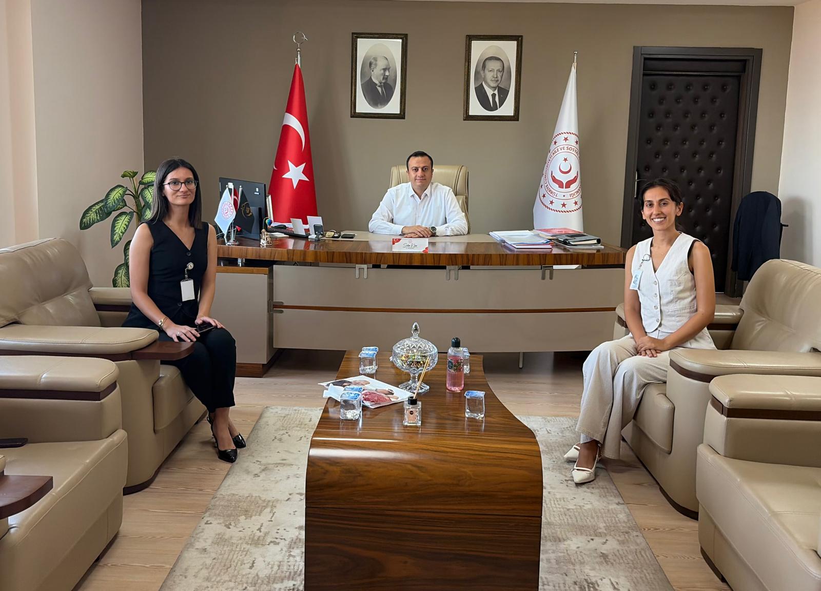 İl Müdürümüz Selim Köse, Antalya LÖSEV – Lösemili Çocuklar Sağlık ve Eğitim Vakfı temsilcileri Ece Tüzün ve Tülay Yıldız'ı makamında misafir etti.