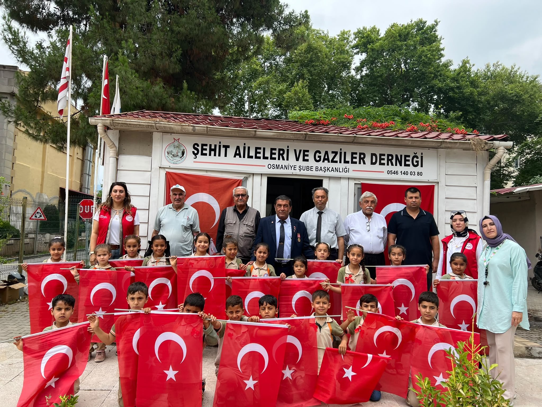 Babalar Günü dolayısıyla, Çocuk Hakları Komitesi üyesi Vali Ümit Karahan İlkokulu öğrencilerimiz ile Çocuk Hakları Birimi personellerimiz, Osmaniye 7 Ocak Engelliler Kulübü ve Osmaniye Şehit Aileleri ve Gaziler Derneğini ziyaret ederek Babalar Günü kutlaması gerçekleştirmiştir.