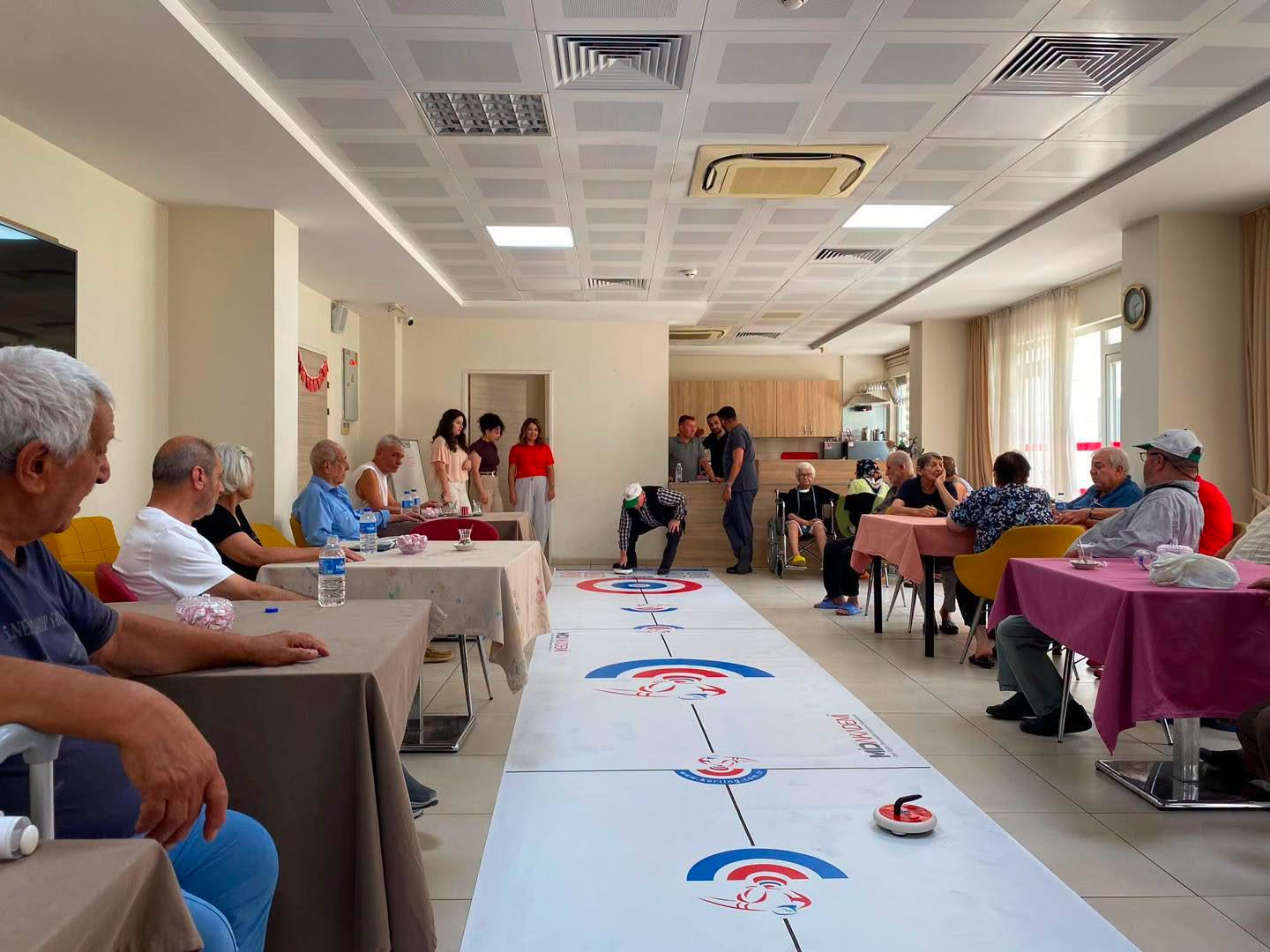 Salihli Huzurevi’nde Floor Curling Etkinliği Düzenlendi