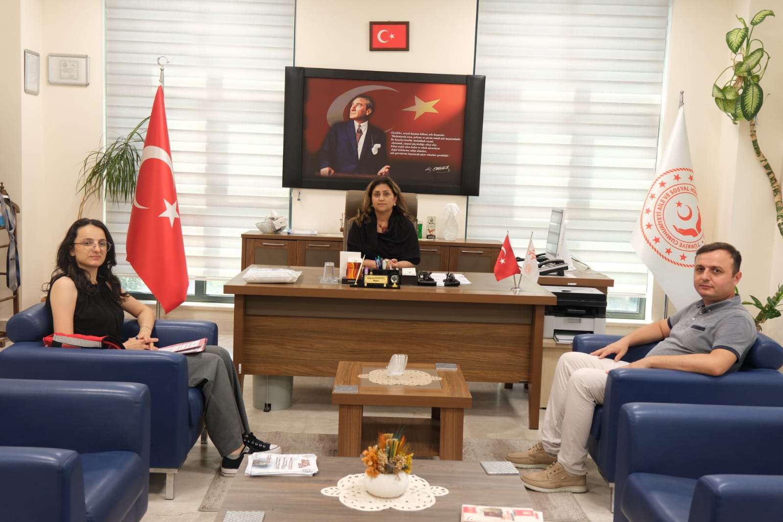İl Müdürümüz Sayın Emine BÖÇKÜN Edremit SHM Ziyaretinde Riskli Durumlara İlişkin Vaka Toplantısı Gerçekleştirdi