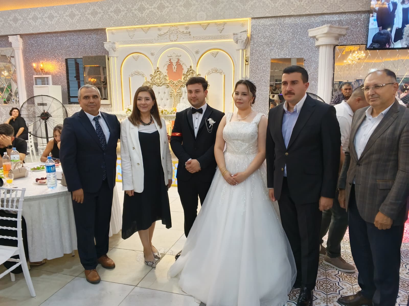 Vali Yardımcımız Sayın Emre KAZANASMAZ ve İl Müdürümüz Sayın Çiğdem AÇIKYILDIZ KAZEL, Selin ve Mustafa çiftinin düğün merasimine katılarak mutluluklarına ortak oldu.