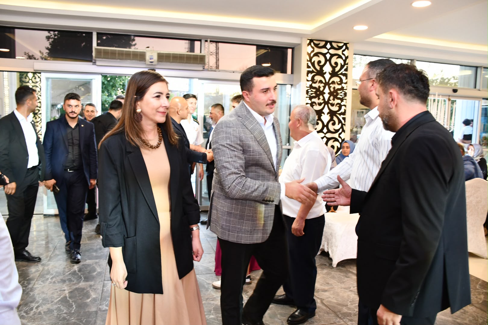 Vali Yardımcımız Sayın Emre KAZANASMAZ, İl Protokolü ve İl Müdürümüz Sayın Çiğdem AÇIKYILDIZ KAZEL, kahraman Şehidimiz Hacı Mehmet KARGIN’ın kıymetli kızı Semanur’un düğün merasimine katılarak mutluluklarına ortak oldu.