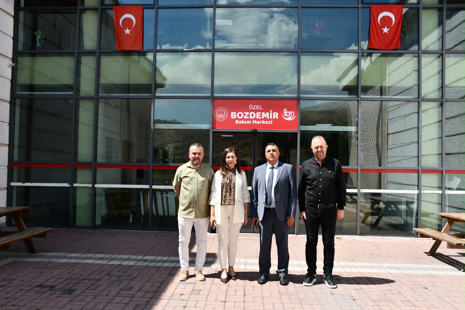 Vali Yardımcımız Sayın Oktay ERDOĞAN ve İl Müdürümüz Sayın Çiğdem AÇIKYILDIZ KAZEL, Özel Bozdemir Bakım Merkezini ziyaret etti.