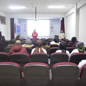 Bingöl Özel Harikalar Diyarı Kreş ve Gündüz Bakımevi Çalışanlarıyla Velilerine “Bilişim Teknolojileri ve İnternetin Bilinçli Kullanılması” Semineri Verildi - fotoğraf 3