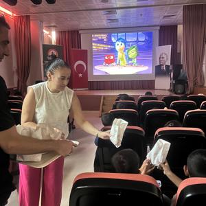 Mevsimlik Tarım İşçisi Ailelerin Çocukları Sinema Etkinliğinde Buluştu - fotoğraf 9