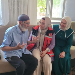 Dinar Sosyal Hizmet Merkezimiz Aziz Şehitlerimizin Ailelerine Yönelik Vefa Ziyaretlerine Devam Ediyor - fotoğraf 3