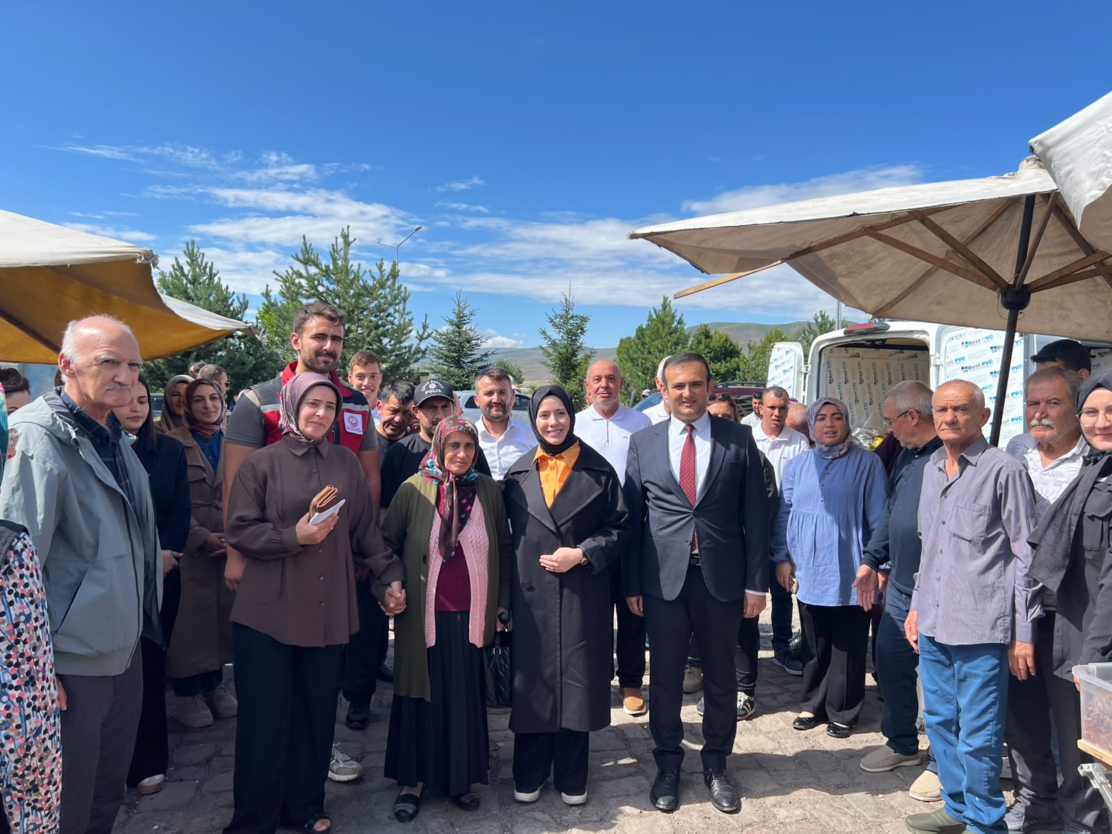Özel Bireylerimiz ve Ulu Çınarlarımızla İhtiyaç Sahibi Ailelere Pazar Alışverişi