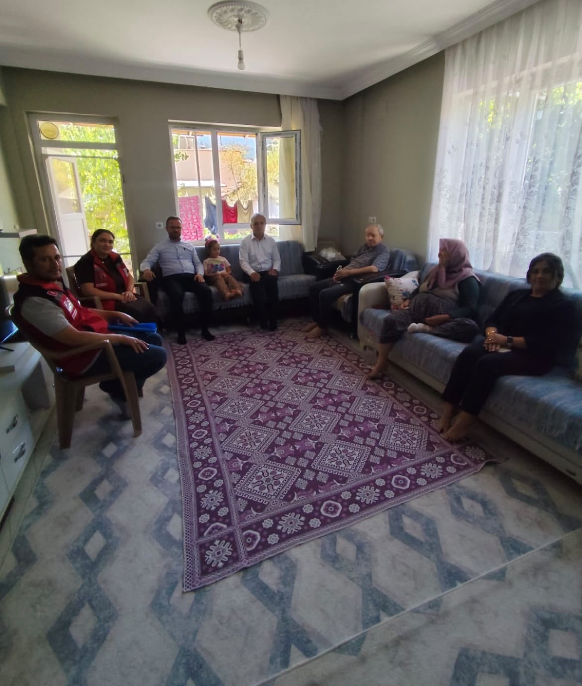 Cumhurbaşkanımızın kararıyla ilan edilen Aile ve Nüfus 10 Yılı (2026-2035) kapsamında, İl Müdürümüz Mustafa ÇAKIR, Şube müdürümüz Esra BAYSAL ve Bucak Sosyal Hizmet Merkezi Müdür V. İsmail AYRULU tarafından aile ziyaretleri gerçekleştirildi.