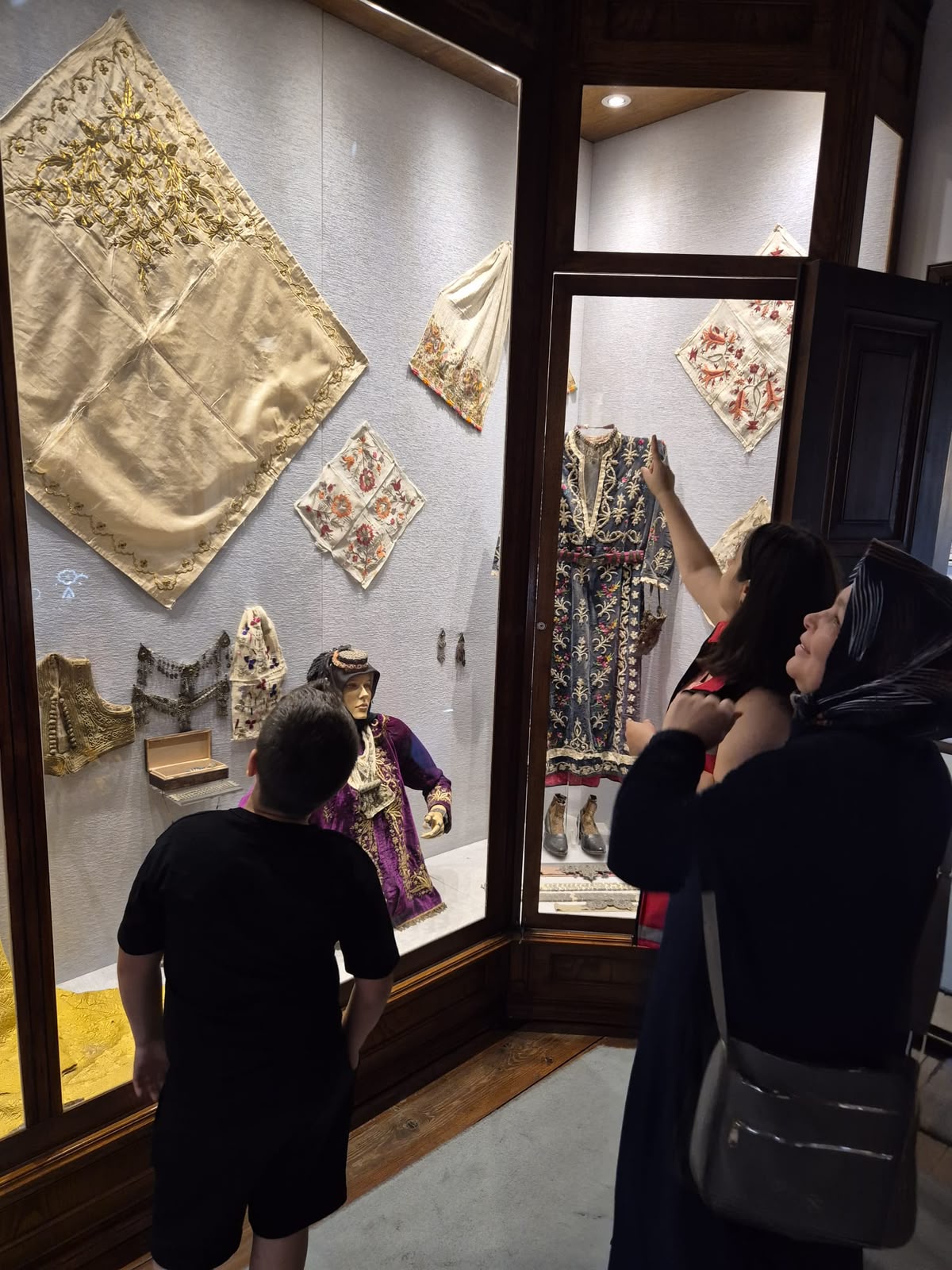 Okul Destek Projesi kapsamında çocuklarla birlikte Atatürk ve Etnografya Müzesi ile Uşak Halı-Kilim Müzesi ziyaret edilmiştir.