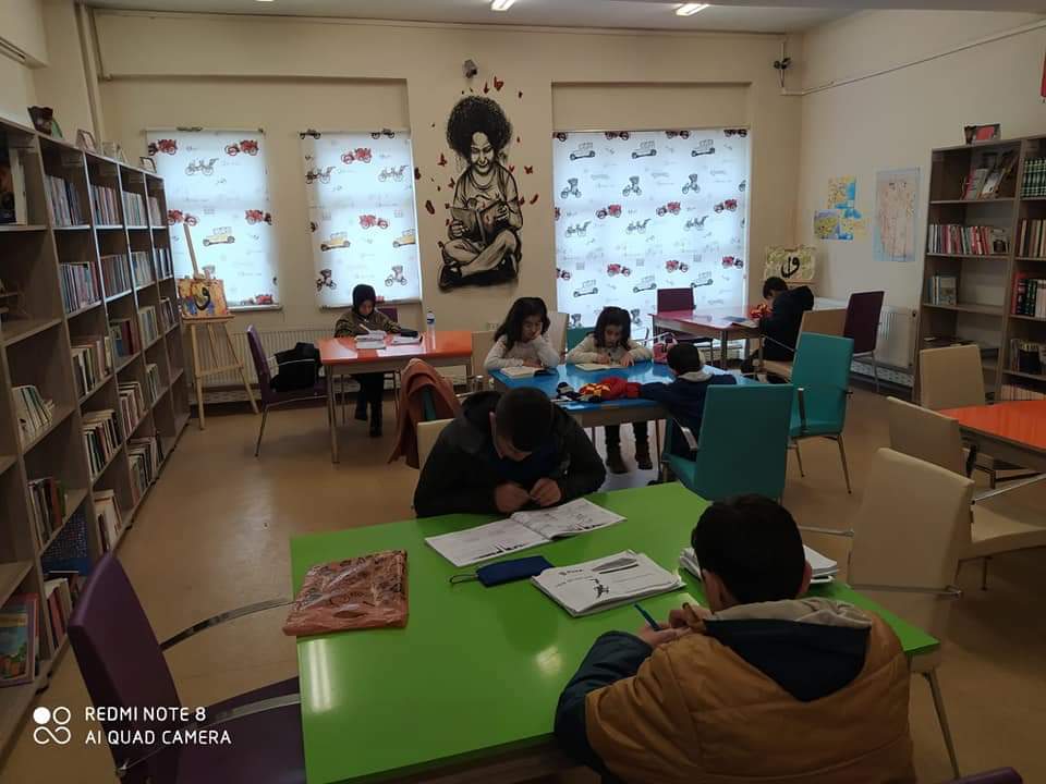Kütüphanemizde yavrularımız okul sonrasında ders çalışıyor