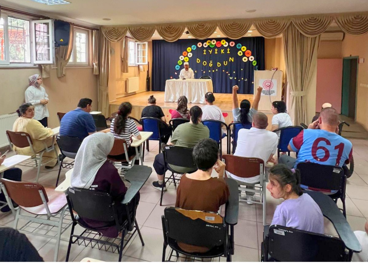Mevlid Kandili Münasebetiyle Özel Bireylerimize Yönelik Anlamlı Bir Program Gerçekleştirildi.