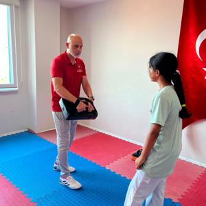 Mevsimlik tarım işçilerinin çocuklarına yönelik olarak Alaplı Gençlik Merkezinde bir etkinlik programı gerçekleştirilmiştir. - fotoğraf 6
