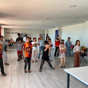 Mevsimlik tarım işçilerinin çocuklarına yönelik olarak Alaplı Gençlik Merkezinde bir etkinlik programı gerçekleştirilmiştir. - fotoğraf 3