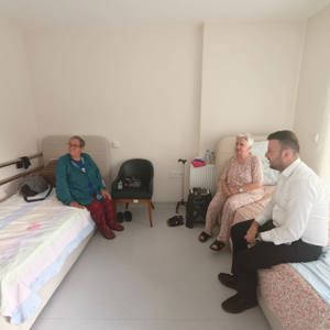 Müdürlüğümüze bağlı İzmirlioğlu Huzurevi, Devrek Huzurevi Yaşlı Bakım ve Rehabilitasyon Merkezi ile Devrek Engelsiz Yaşam Bakım Rehabilitasyon ve Aile Danışma Merkezi ziyaret edilmiştir. - fotoğraf 4