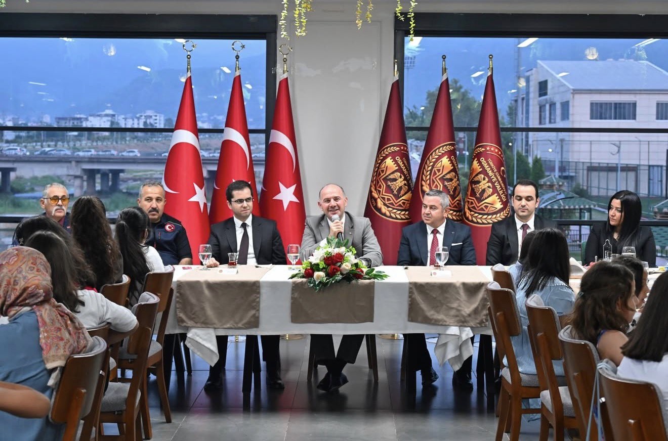 Vali Serdengeçti, Devlet Himayesindeki Çocuklarımızla Bir Araya Geldi