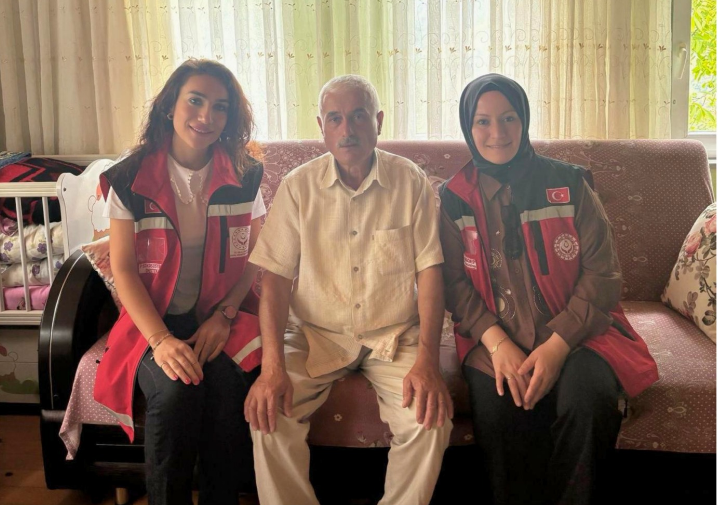 Şehidimiz İsmail Tekneci’nin Eşi Ayşe Tekneci İle Şehidimiz Derviş Yüksel’in Kardeşi Muhammet Yüksel Hanelerinde Ziyaret Edildi.