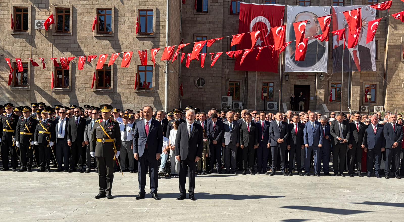 30 Ağustos Zafer Bayramı’nın 104. yıl dönümü, Isparta’da büyük bir coşku ve gururla kutlandı.