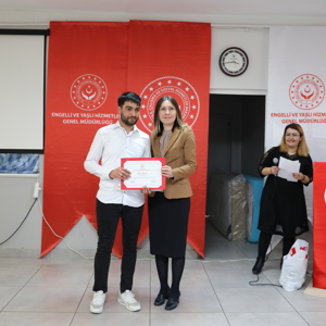 First-Time Individualization Experience Winning Visually Impaired Individuals Graduation Joy - fotoğraf 4