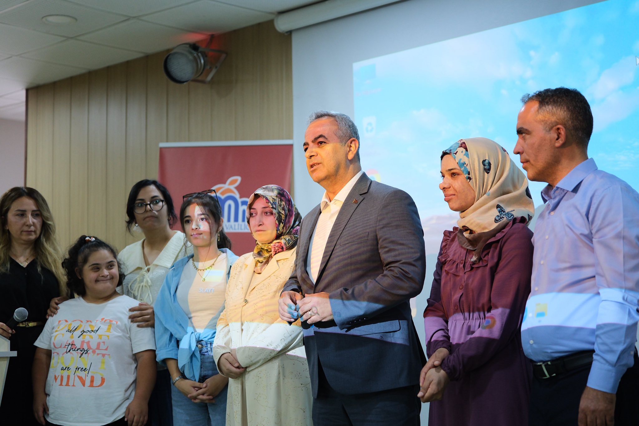İl Müdürümüz Sn. Ömer Faruk ERGÜN, Engelsiz Yaşam BRM’inde bakım altında olan özel bireylerimizin düzenlediği karaoke etkinliğine katılım sağladı.