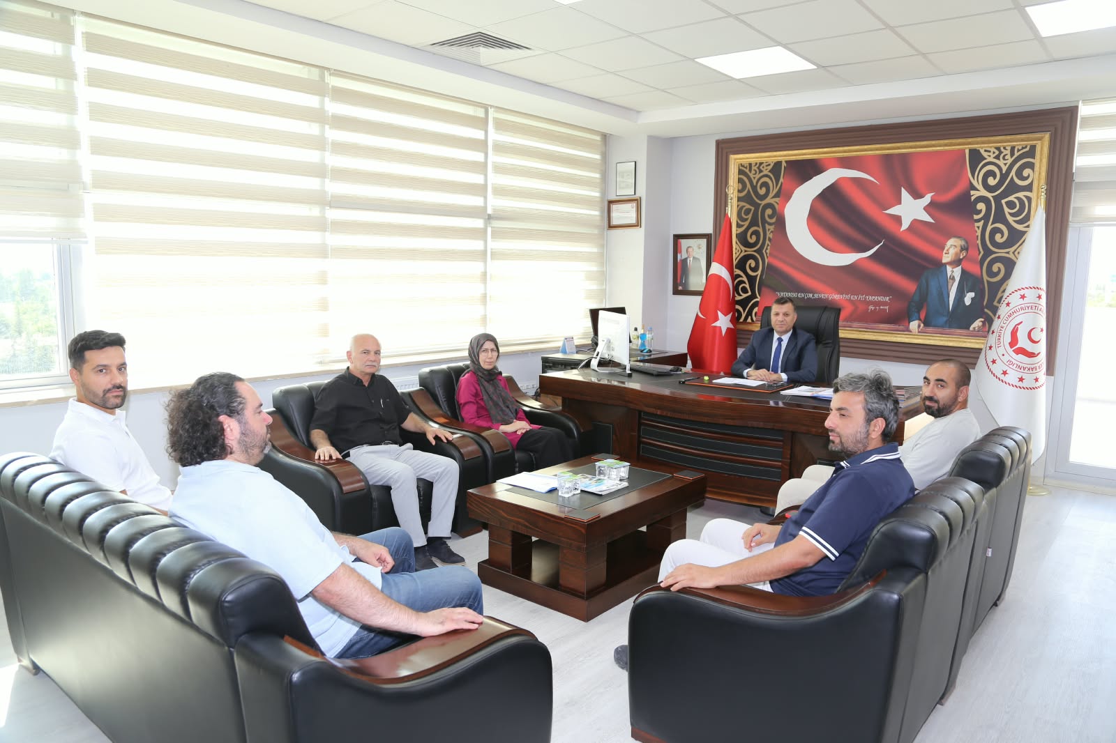 Kırşehir Ahi Evran Üniversitesi Sağlık Hizmetleri Meslek Yüksekokulu Müdürü Dr. Öğretim Üyesi Ayşegül Turan ve yüksekokul hocaları İl Müdürümüz Sayın Abdurrahman Bilgiç’e hayırlı olsun ziyaretinde bulundular.