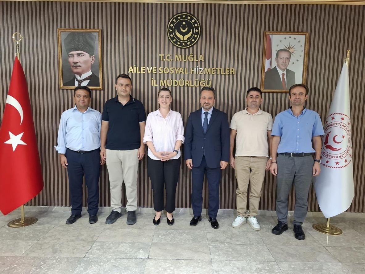 Muğla Büyükşehir Belediyesi Muhtarlık İşleri Daire Başkanı Havva ATABEY, Muhtarlık İşleri Şube Müdürü Murat TAŞDEMİR ve Şehit Yakınları ve Gaziler Şube Müdürü Murat İLERİ, İl Müdürümüz Mahmut SELÇUK’u makamında ziyaret etti. 