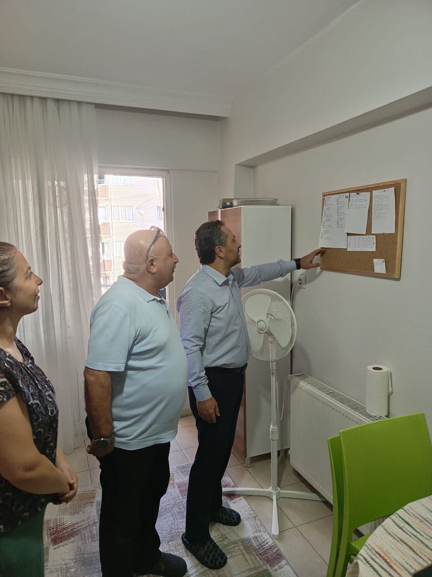 İl Müdürümüz Mahmut SELÇUK, Menteşe ilçemizde bulunan Çocuk Evimizi ziyaret ederek kuruluşta denetimde bulundu.