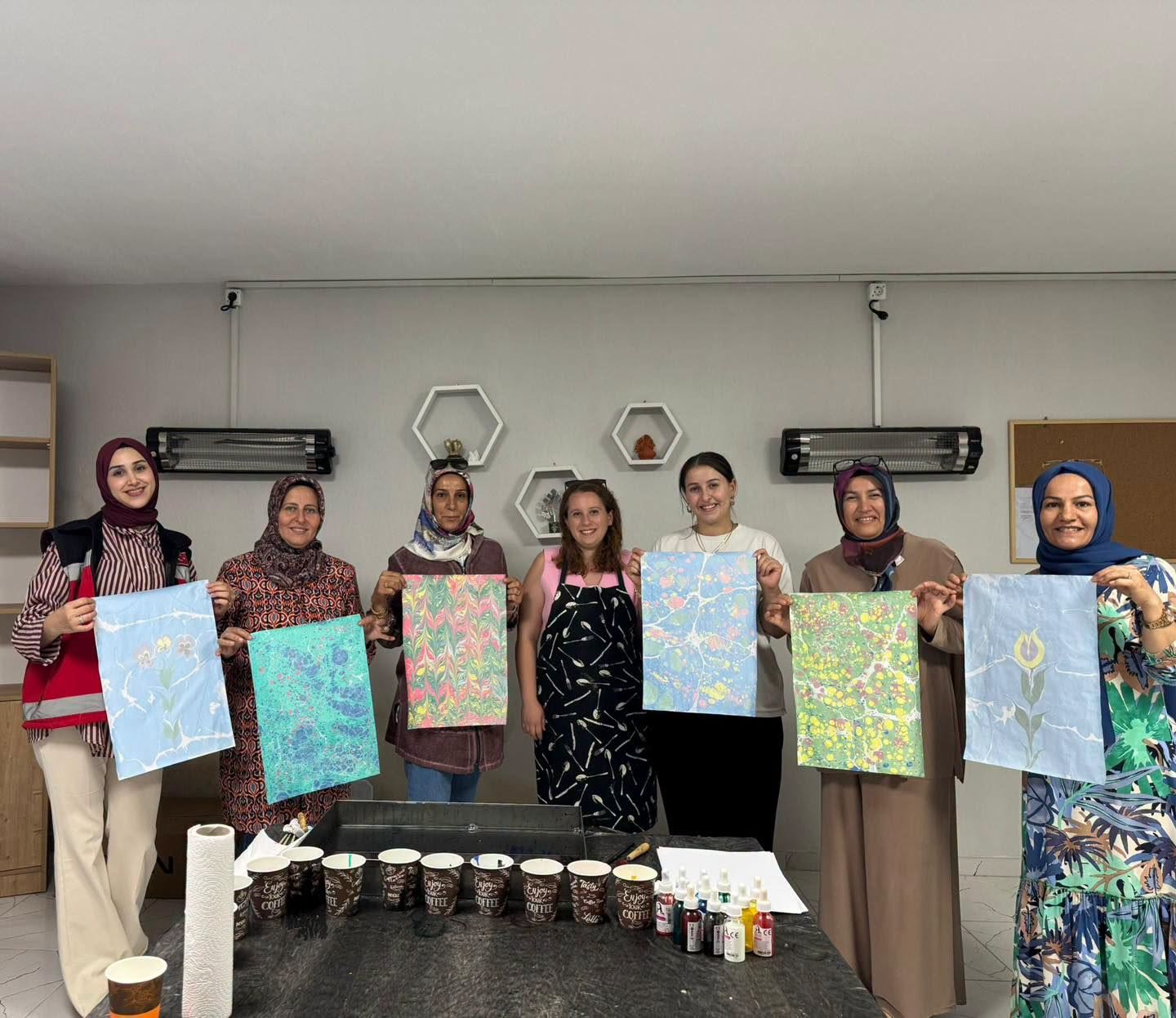 Turgutlu’da Şehit ve Gazi Ailelerine Yönelik “Ebru Atölyesi” Düzenlendi