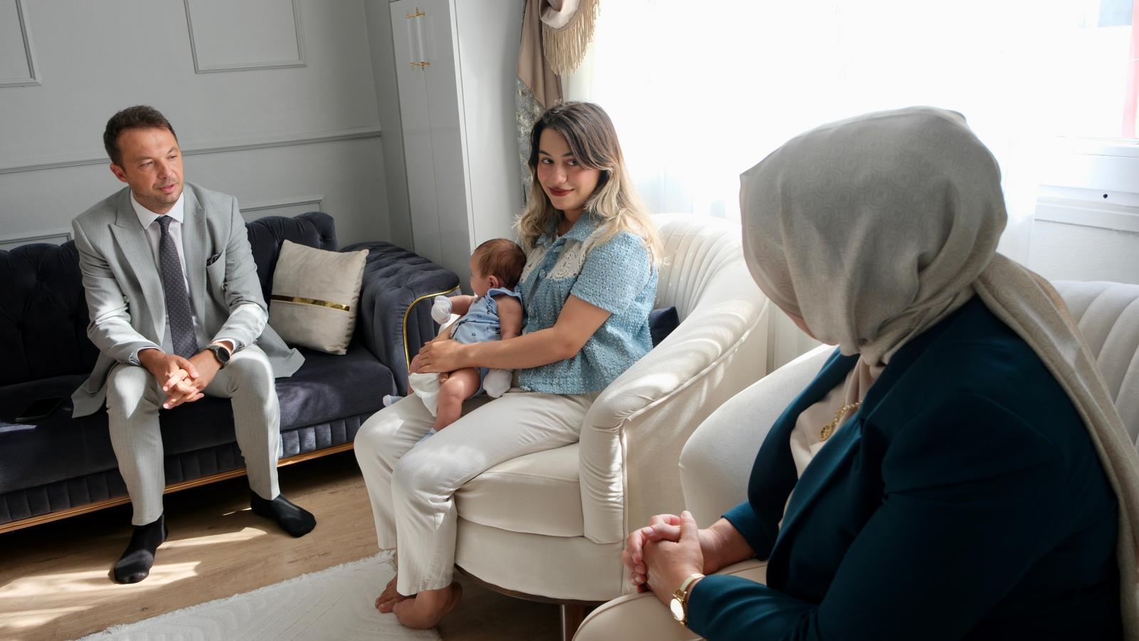 Aile ve Gençlik Fonu ile Yuva Kuran Genç Çifte Ziyaret  
