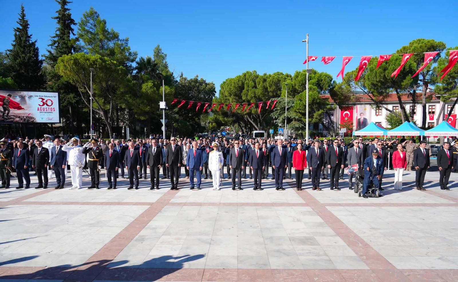 30 Ağustos Zafer Bayramı’mızın 104. yıl dönümü dolayısıyla, Valimiz Sayın Dr. İdris AKBIYIK, İl Müdürümüz Mahmut SELÇUK ve il protokolünün katılımıyla Cumhuriyet Meydanı’nda bulunan Atatürk Anıtı’nda Çelenk Sunma Töreni gerçekleştirildi. 