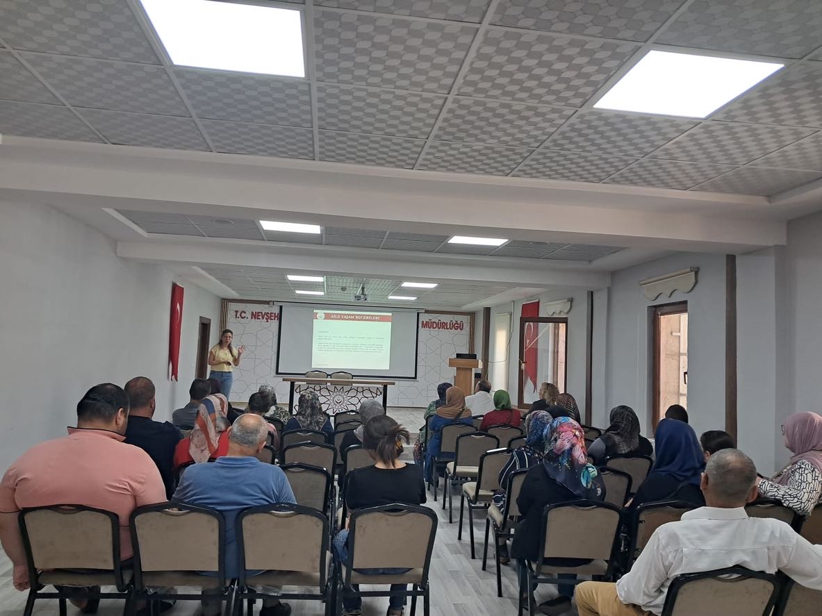 Evde Bakım Hizmetinden Yararlanan Ailelerimize Yönelik Eğitim Düzenlendi