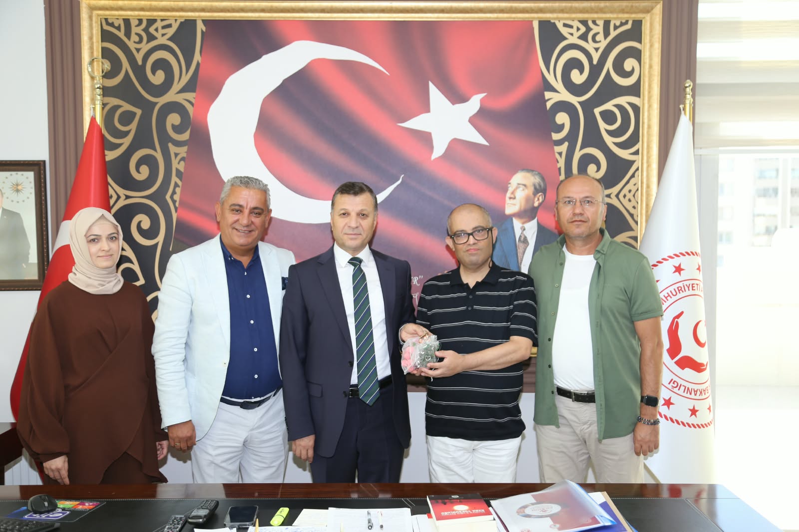 Türkiye Beyazay Derneği Kırşehir Şube Başkanı Sayın Adnan Göçmen ve dernek yöneticileri, İl Müdürümüz Abdurrahman Bilgiç’e hayırlı olsun ziyaretinde bulundular.