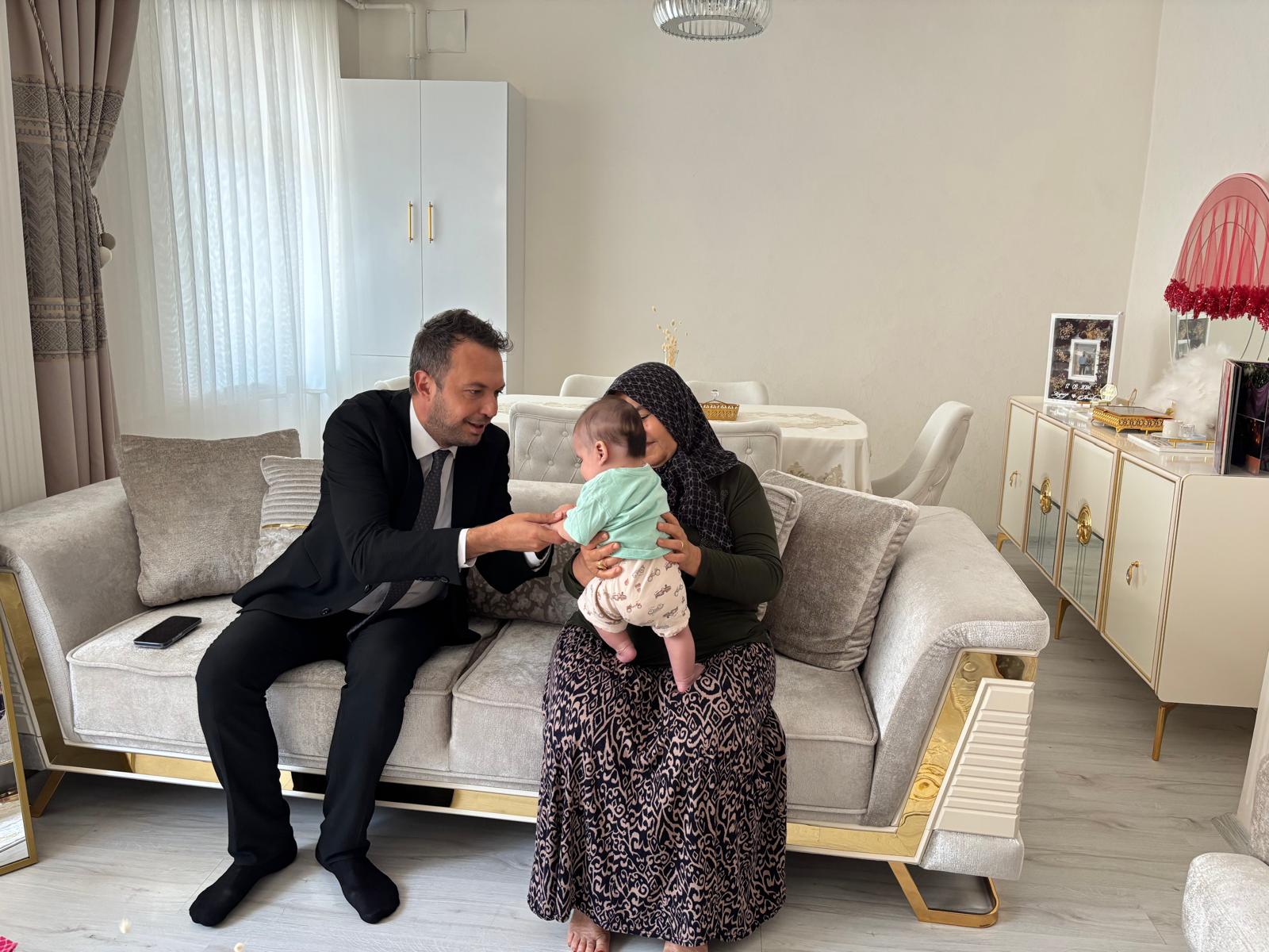 İl Müdürümüz Çetin Tutaş’tan Aile ve Gençlik Fonu ile Yuva Kuran Genç Çifte Ziyaret