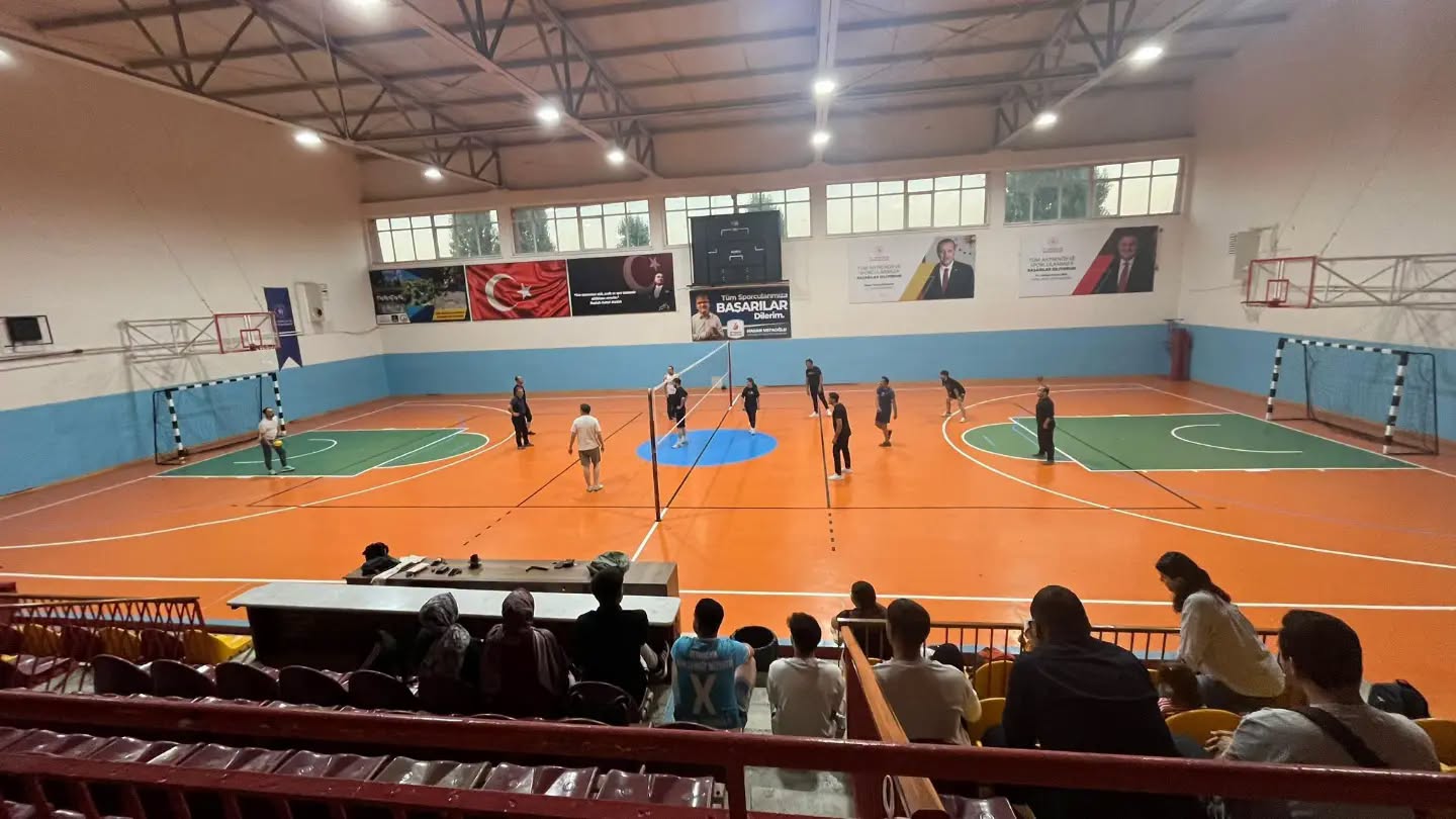 Seydişehir Sosyal Hizmet Merkezi Ve Asım Cengiz Huzurevi Personelleri Voleybol Maçında Buluştu