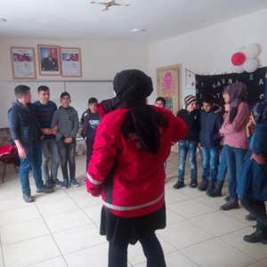 Psikososyal destek ekibimiz depremzede  çocuklar için drama,boyama ve oyun etkinliği gerçekleştirdi.  - fotoğraf 2