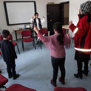 Psikososyal destek ekibimiz depremzede  çocuklar için drama,boyama ve oyun etkinliği gerçekleştirdi.  - fotoğraf 3