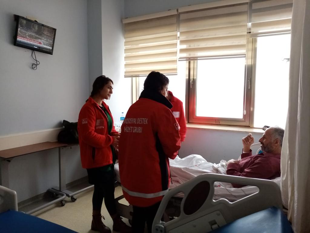 Psikososyal Destek Ekiplerimiz Bahçesaray ilçesi Narlıca Bölgesinde Çığ Düşmesi Nedeniyle Etkilenen Vatandaşlarımıza Psikososyal  Destek Çalışmasına devam ediyor