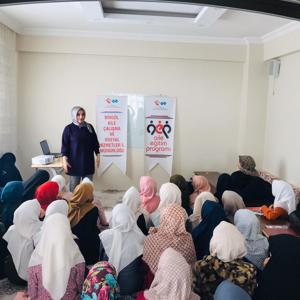 Halk Eğitim Merkezi’nde “Bilinçli Ve Güvenli İnternet Kullanımı ” Semineri - fotoğraf 3