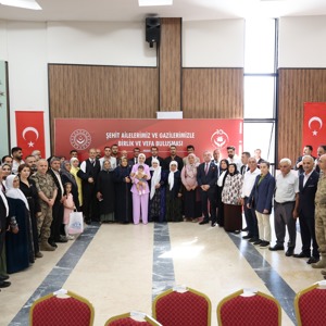 Bakanımız Mahinur Özdemir Göktaş, Hakkari’de şehit aileleri ve gazilerle vefa buluşmasında bir araya geldi - fotoğraf 13