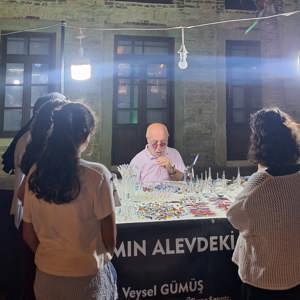 Çocuk Evlerimizde Cam Sanatıyla Renkli ve Keyifli Bir Buluşma - fotoğraf 2