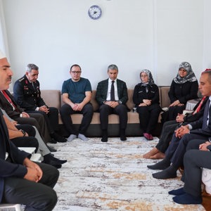 Şehit Afyonkarahisarlı Polis Memuru Mehmet Ali Topatan'ın Kıymetli Ailesine Taziye Ziyareti Gerçekleştirildi. - fotoğraf 1